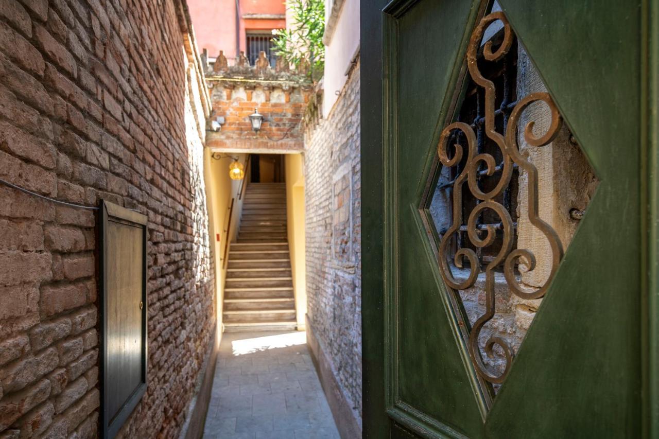 Residenza Centopietre - Dorsoduro By Wonderful Italy Venise Extérieur photo
