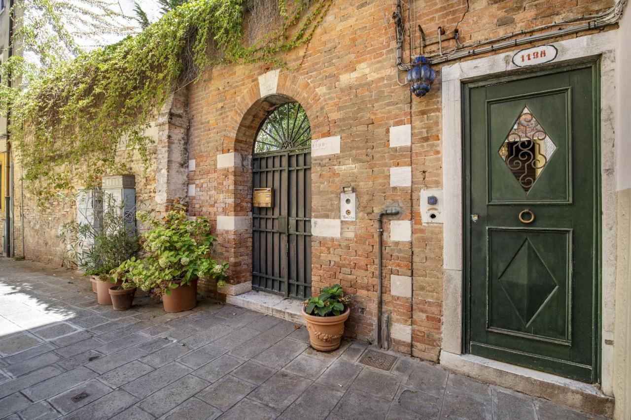 Residenza Centopietre - Dorsoduro By Wonderful Italy Venise Extérieur photo